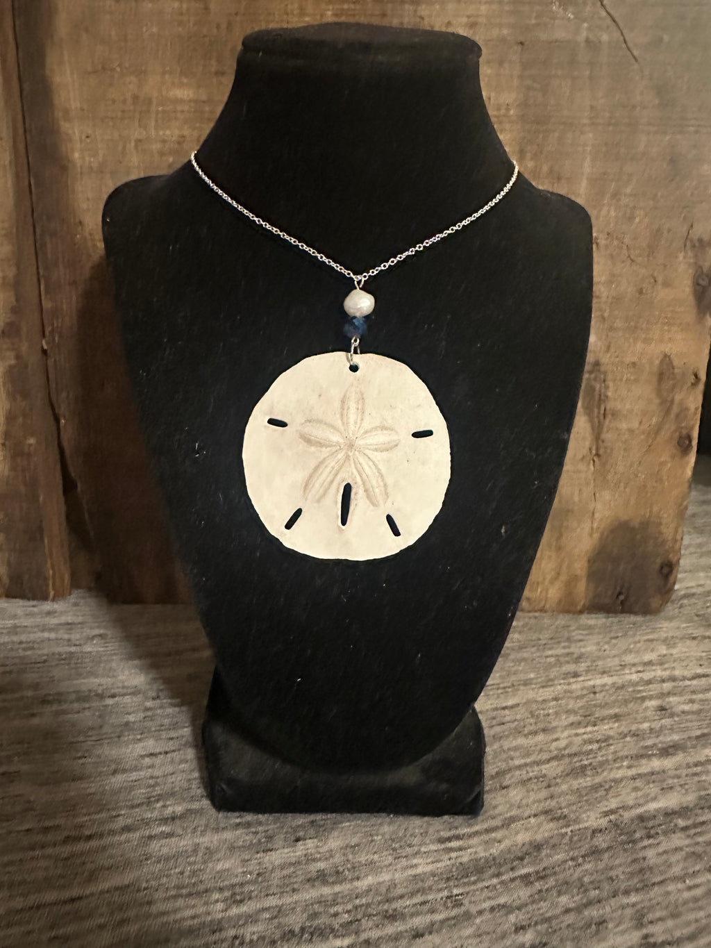 Ocean breeze sand dollar pendant necklace