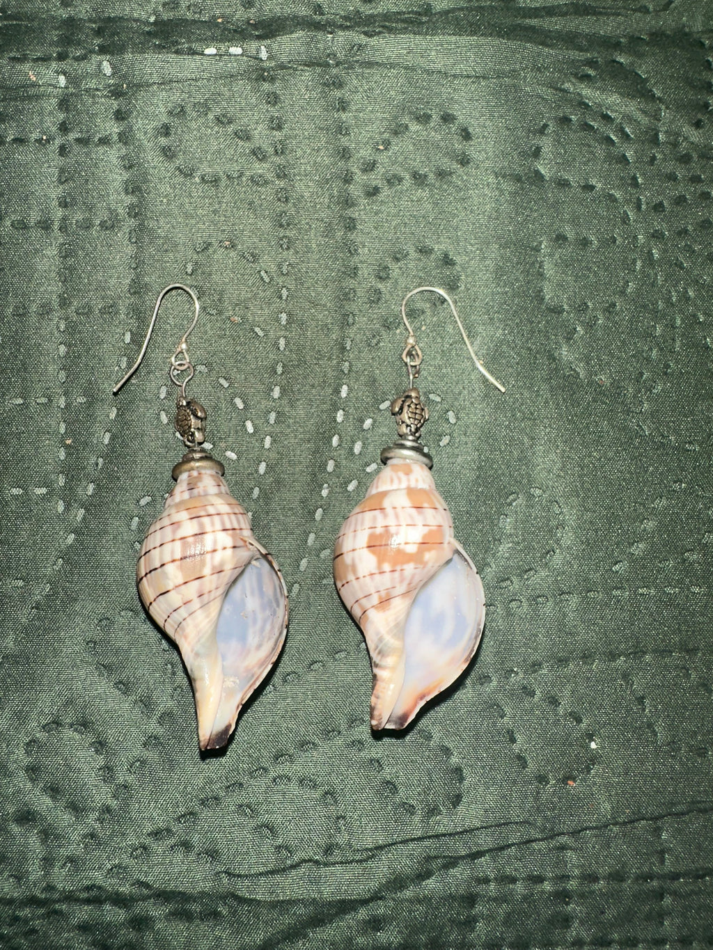 Coastal spiral shell & sea turtle earrings